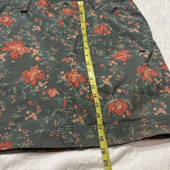 Rootstock Gardening Skort Floral Design Dusty Blue Coral & Pink Pockets Size 10